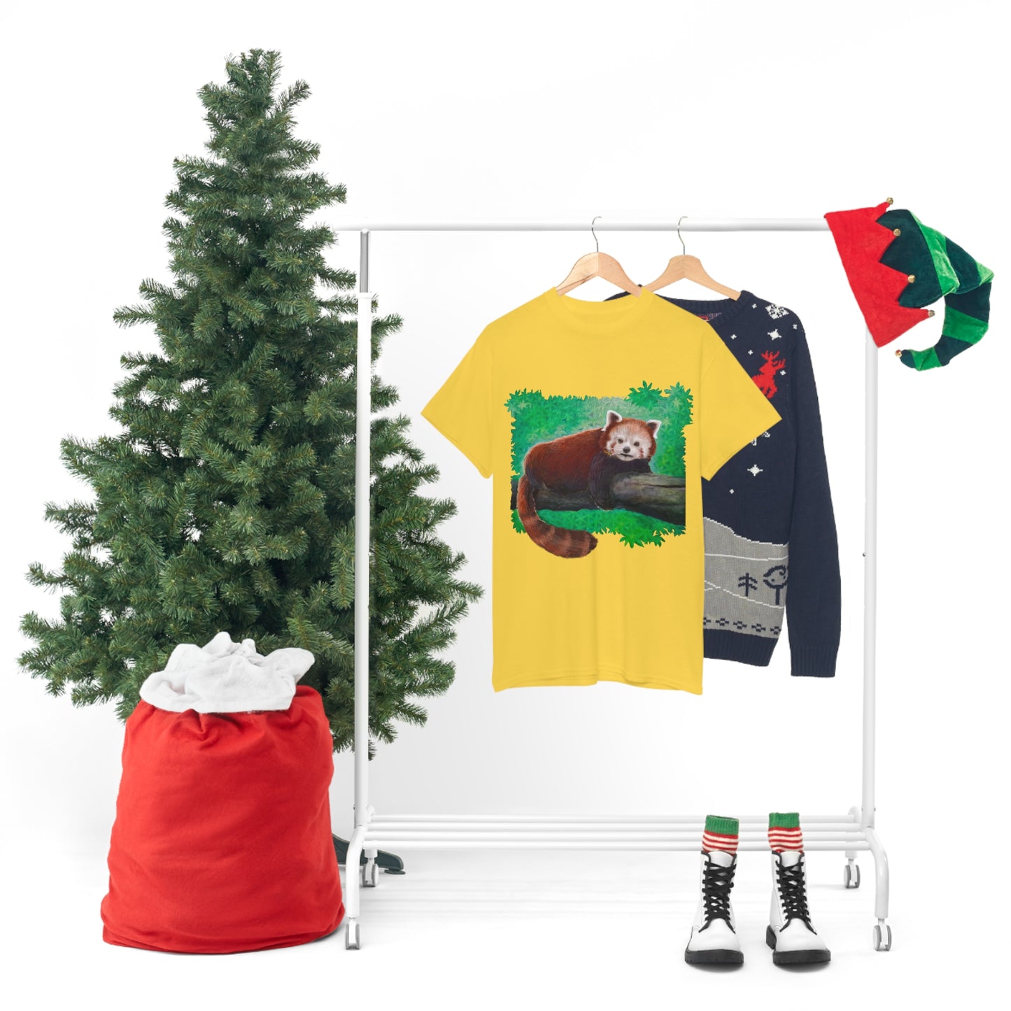 Red Panda.                                                  Unisex Heavy Cotton Tee - Lenzart